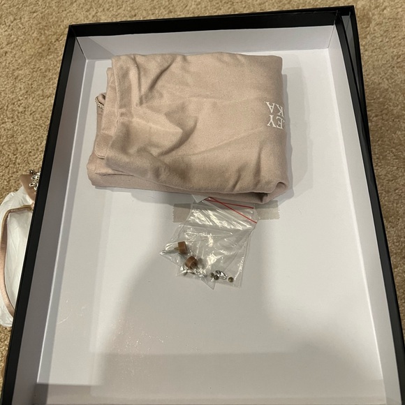 W7.5 Badgley Mischka Stillettos - Picture 8 of 9